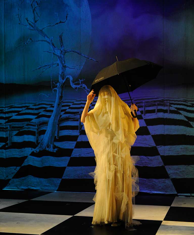 Bild Sharon Adam als White Queen (Alice in Wonderland)