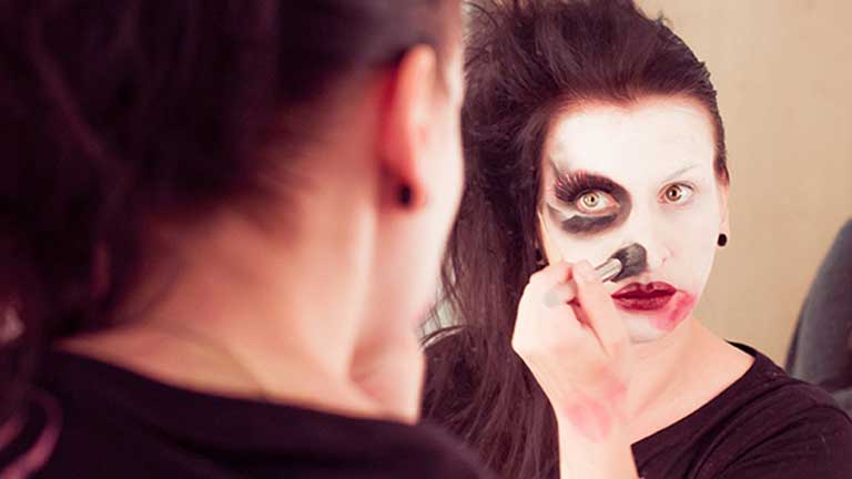 Schauspielerin in der Maske Bild Schauspielerin in der Maske